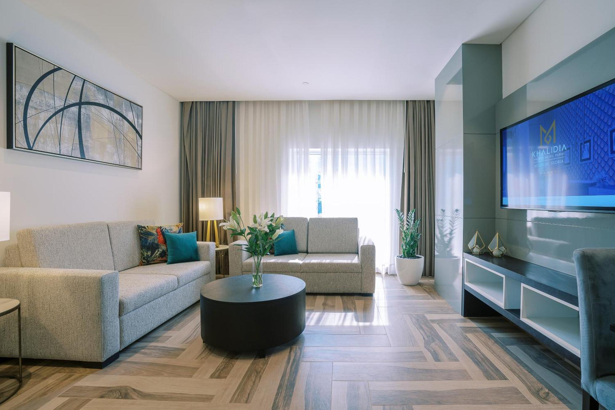 One Bedroom Suite w or Kitchenette on F&B shuttle to Deira City Center Al Ghurair Mall & La Mer Beach