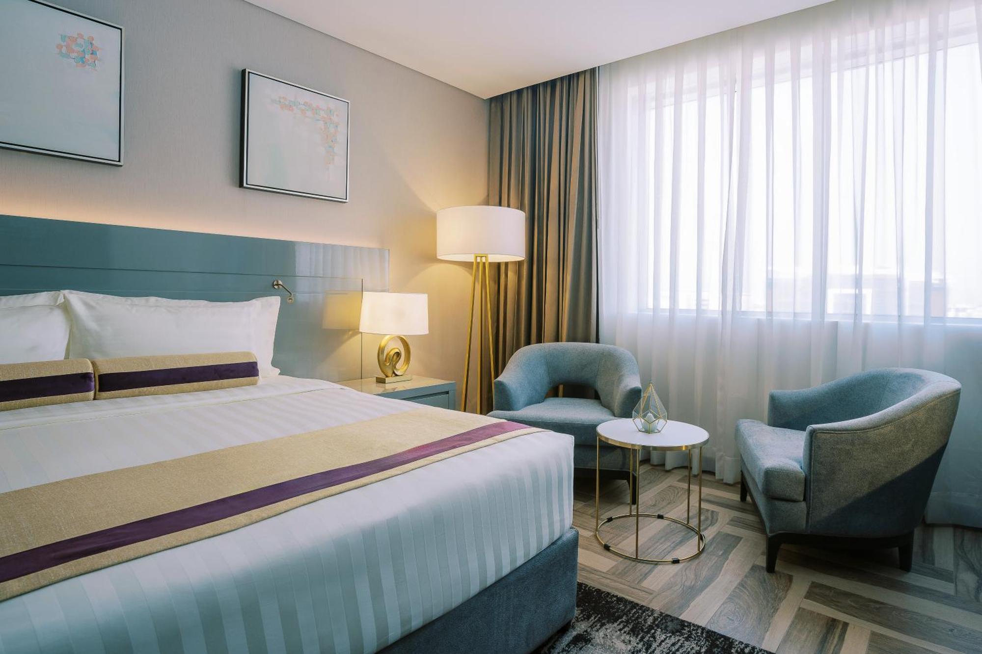 Deluxe King Room on F&B shuttle to Deira City Center Al Ghurair Mall & La Mer Beach